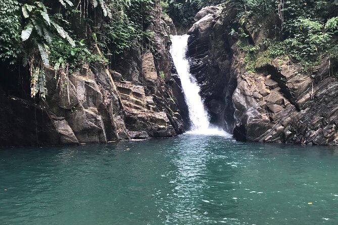 Private Hike Tour to Paria Waterfall - Paria Arch and the 800-metre walk across Paria Bay